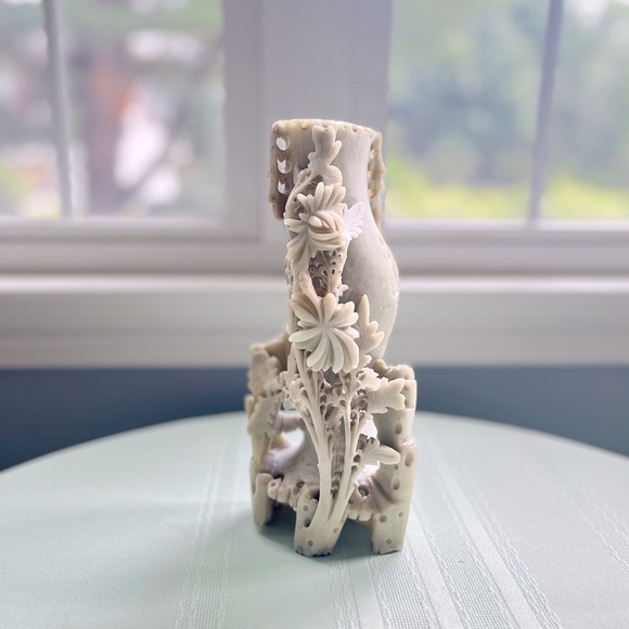 Large Heavily Carved Vintage Chinese Soapstone Vase Flower Leaf Designs - Picture 3 of 12